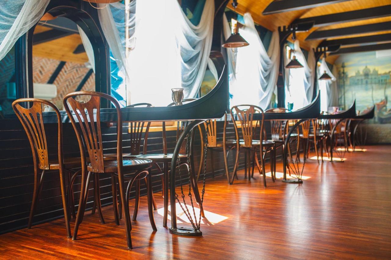 Hotel Pieno Piano Rivne Esterno foto